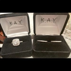 Only worn 2x set. Comes with original papers, insured so you can resize set